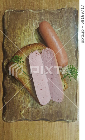 photo toast with sausages and dill on wooden board 68169717