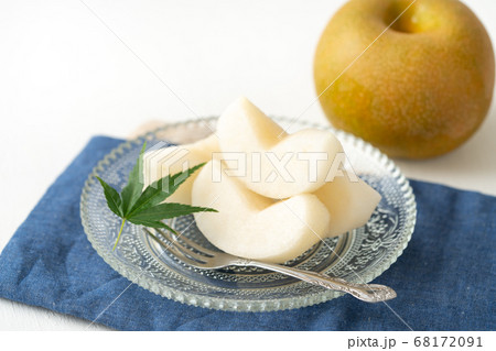 切り分けた梨（茨城県産幸水） 68172091