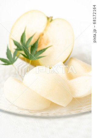 切り分けた梨（茨城県産幸水） 68172164