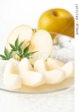 切り分けた梨（茨城県産幸水） 68172167