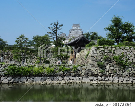 追手門と姫路城　世界遺産国宝姫路城 68172864