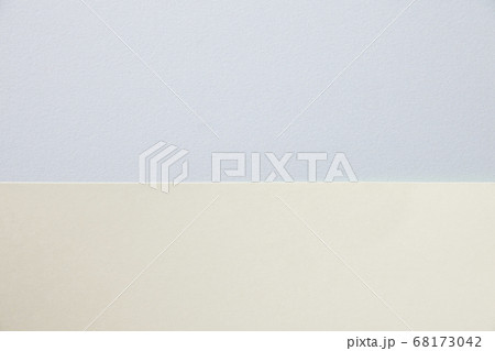 色紙を水平に分割した背景画像　暖色系 68173042