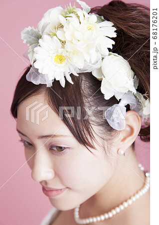 花嫁の花飾りの写真素材