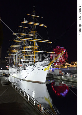 日本丸と横浜みなとみらいの夜景 68178631