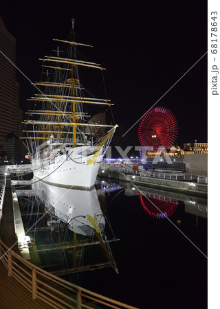 日本丸と横浜みなとみらいの夜景 日本丸と横浜みなとみらいの夜景 68178643