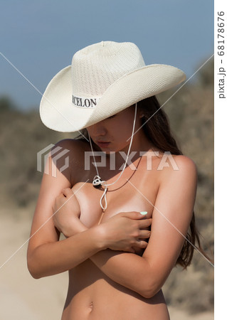 Sexy woman with hat on beach - Stock Photo [68178676] - PIXTA