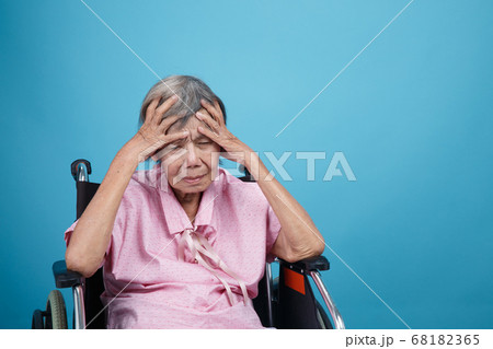 Geriatric Headaches and Migraines Geriatric Headaches and Migraines 68182365