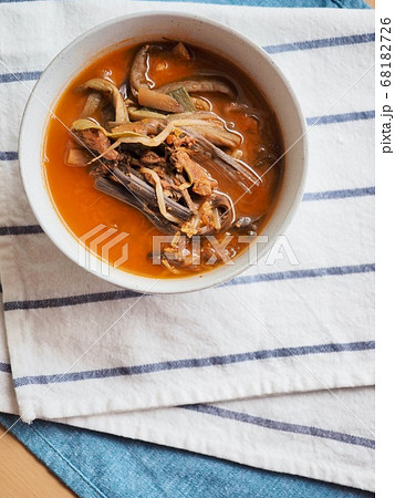 ユッケジャン 韓国料理 スープの写真素材