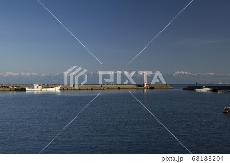 氷見海岸より望む立山連峰 68183204