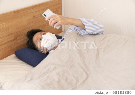 自宅療養する男性　安否確認 68183880