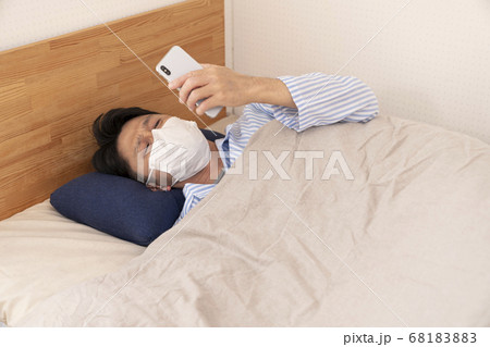 自宅療養する男性　安否確認 68183883