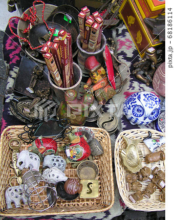 細かな骨董品 68186114