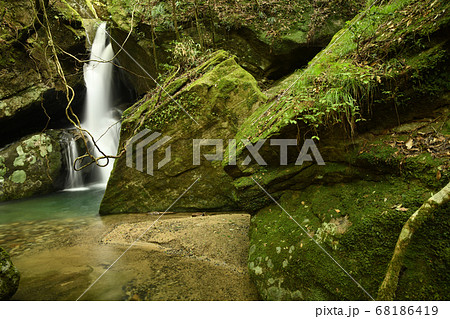 百間山渓谷　榧の滝 68186419