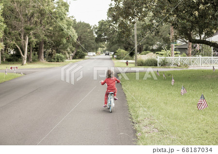 5 year old boy riding his bike, St. Simon's Island, Georgia 68187034
