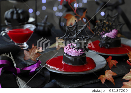 ハロウィン 黒ごまプリン真っ赤なソース ハロウィン 黒ごまプリン真っ赤なソース 68187209