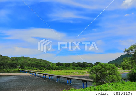 【高知県】盛夏の佐田沈下橋（四万十川） 68191105