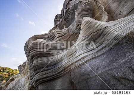(静岡県)伊豆半島ジオパークの恵比須島 太古の地層 (静岡県)伊豆半島ジオパークの恵比須島 太古の地層 68191168