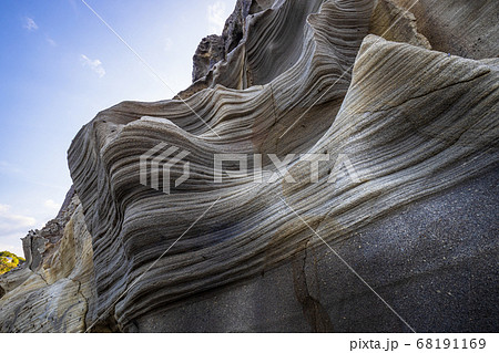 （静岡県）伊豆半島ジオパークの恵比須島　太古の地層 68191169