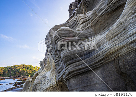 (静岡県)伊豆半島ジオパークの恵比須島 太古の地層 (静岡県)伊豆半島ジオパークの恵比須島 太古の地層 68191170
