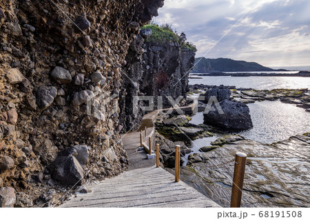 (静岡県)伊豆半島ジオパークの恵比須島 遊歩道 (静岡県)伊豆半島ジオパークの恵比須島 遊歩道 68191508