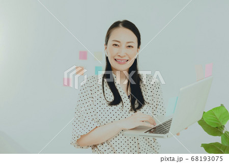 テレワークイメージ 68193075