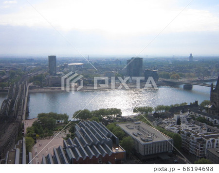 ケルン大聖堂から見るライン川と橋 ケルン大聖堂から見るライン川と橋 68194698