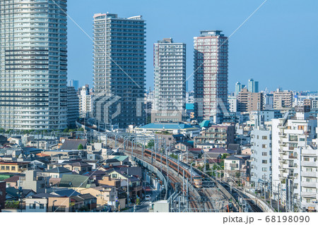 日本の東京都市景観　東部鉄道　100系「スペーシア」やイーストコア曳舟二番館などを望む 68198090