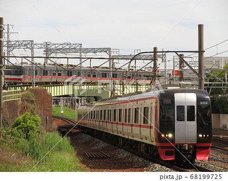 名鉄・神宮前駅で交差する名古屋本線と常滑線 68199725