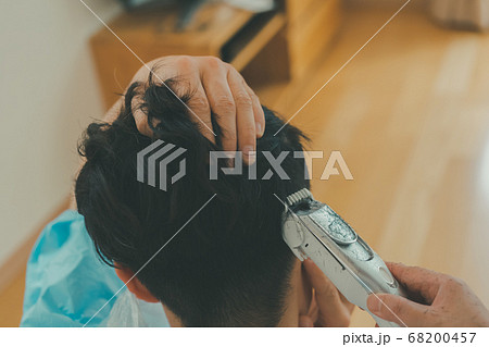 自宅でヘアカット　バリカン 68200457
