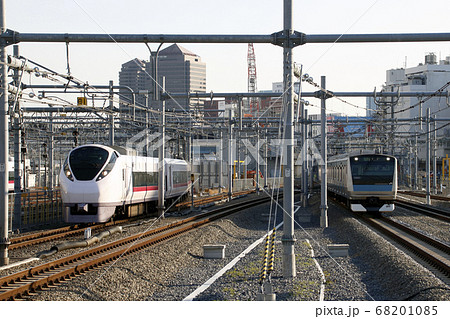 高輪ゲートウェイ駅に到着する京浜東北線北行 高輪ゲートウェイ駅に到着する京浜東北線北行 68201085