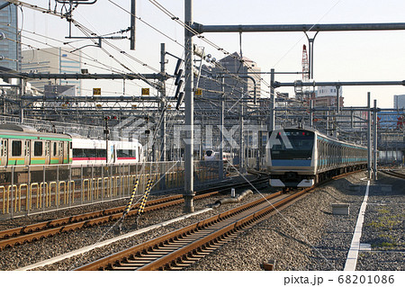 高輪ゲートウェイ駅より品川へ向かう京浜東北線 68201086