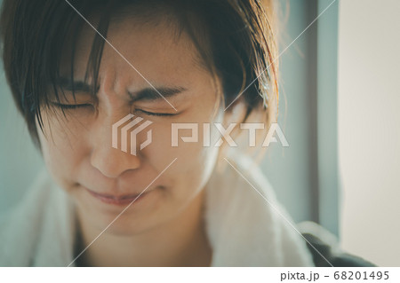 目が痛い朝 目が痛い朝 68201495