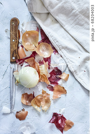 Cleaning fresh onions 68204003