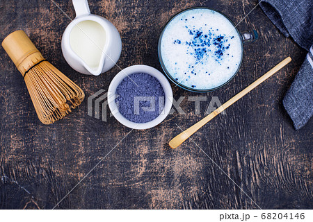 Blue matcha latte with milk 68204146