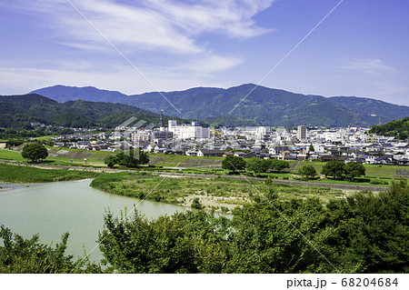 大洲城下町　肱川と大洲市街　愛媛県大洲市 68204684