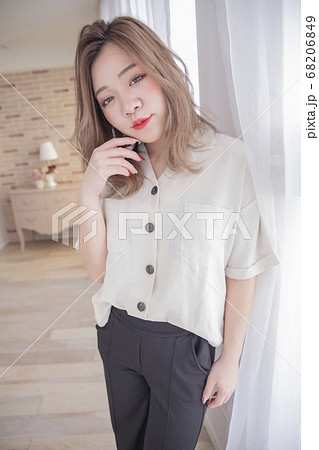 ゆるふわミディアムヘアー 日本人 ヘアスタイル 美容 美容室 ファッションの写真素材