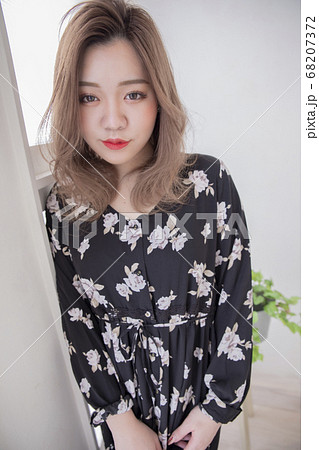 ゆるふわミディアムヘアー 日本人 ヘアスタイル 美容 美容室 ファッションの写真素材