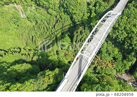 早朝の雲海橋の空撮 早朝の雲海橋の空撮 68208956