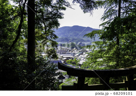 大洲城下町　大洲神社からの大洲城　愛媛県大洲市 68209101