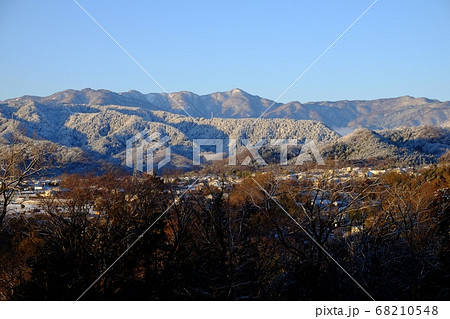 北丹沢主峰の雪景と雑木林　【相模原市津久井　2月】 68210548