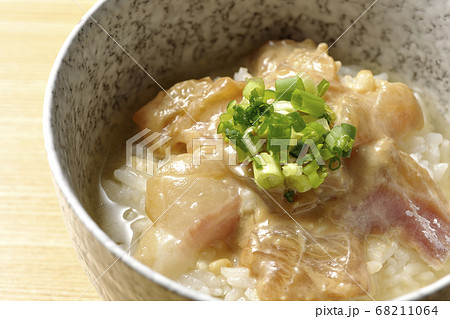 胡麻味噌ダレに漬け込んだ真鯛入りのお茶漬け 68211064