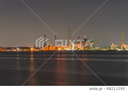 堺泉北臨海工業地帯の夜景 高石市側から 堺泉北臨海工業地帯の夜景 高石市側から 68211293