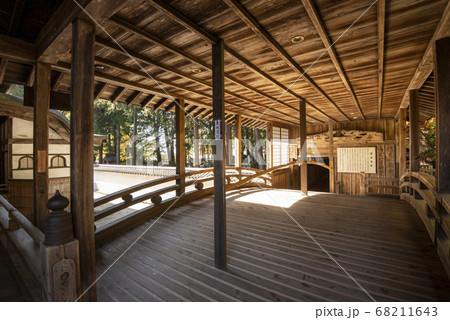 紅葉が美しい秋の恵林寺 68211643