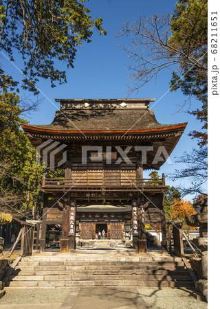 紅葉が美しい秋の恵林寺 68211651