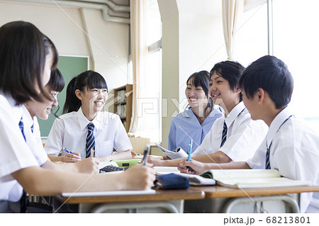 中学生の授業風景 68213801