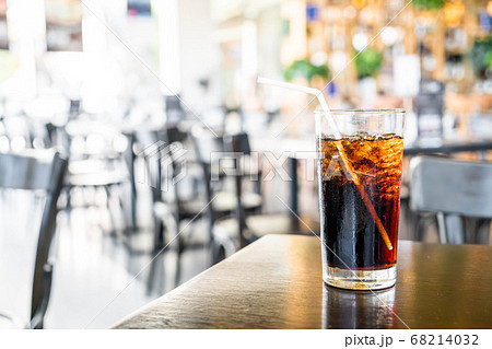 a glass of cola 68214032
