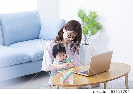 レテワーク　ママと赤ちゃん　 68215704