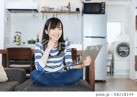 テレワーク 女性 テレワーク 女性 68218144