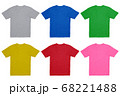 コピースペースのある無地のTシャツのセットと白い背景 68221488