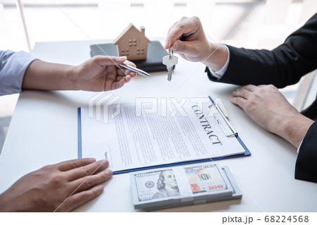 Real estate agent are presenting home loan and Real estate agent are presenting home loan and 68224568